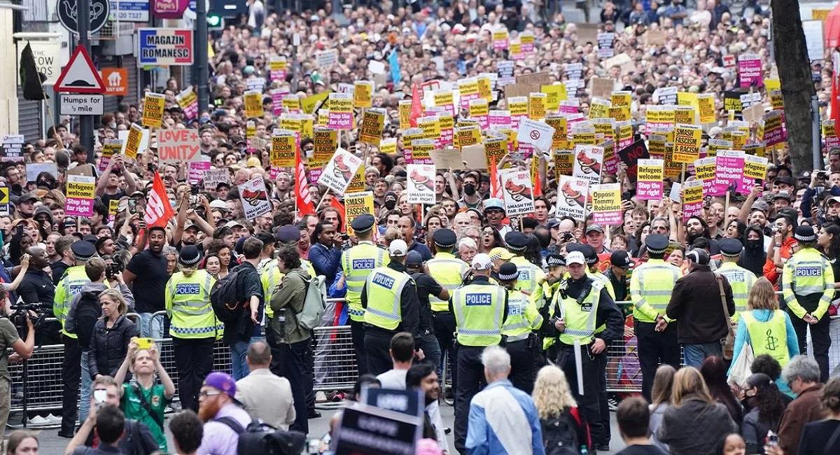 uk riots people protesting for smash fascism and racism