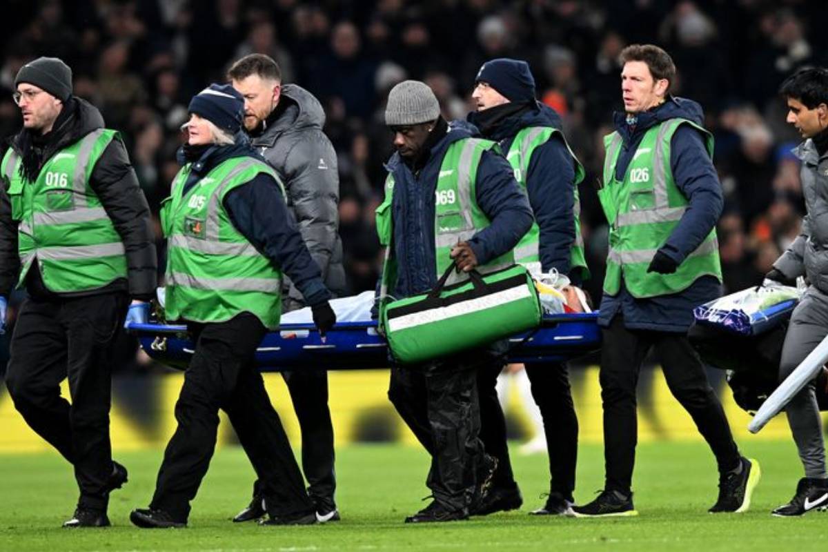 rodrigo bentancur taken off the field on a stretcher